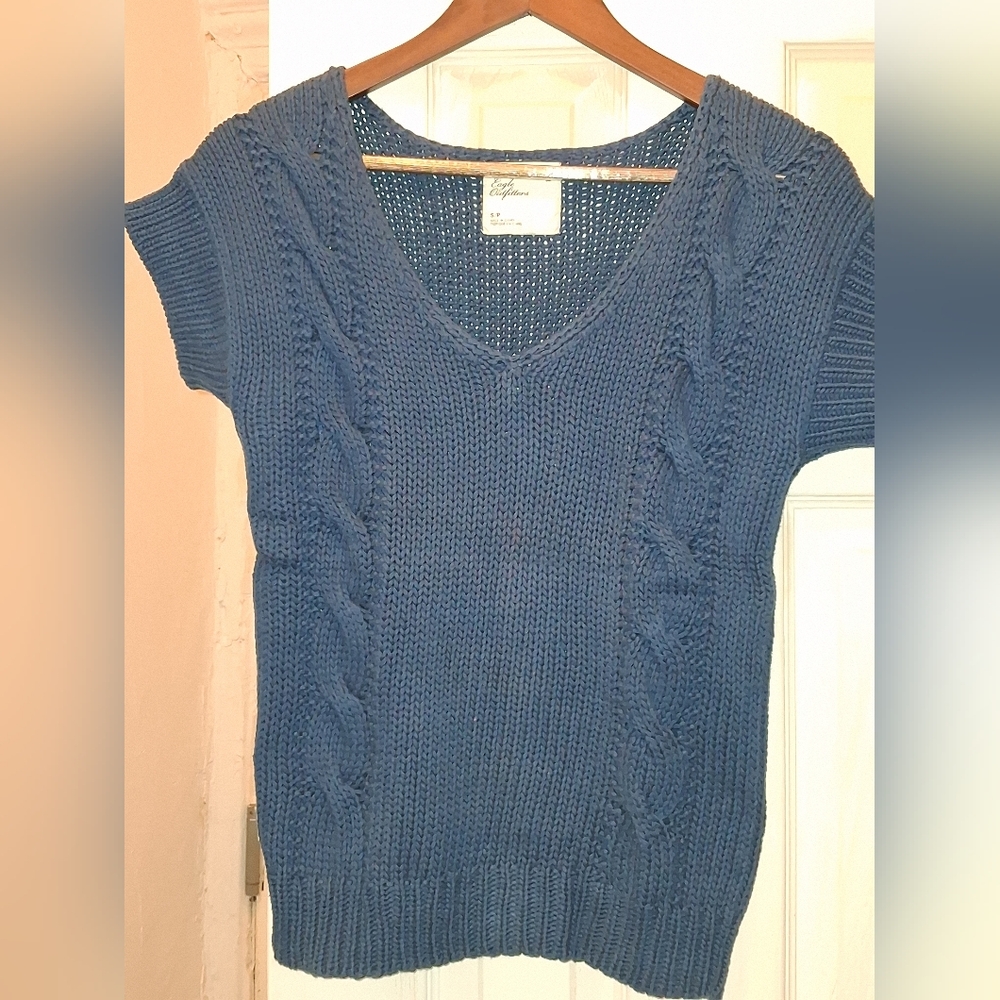 American Eagle Outfitters Dusty Blue Cable‑Knit V‑Neck Short Sleeve Sweater